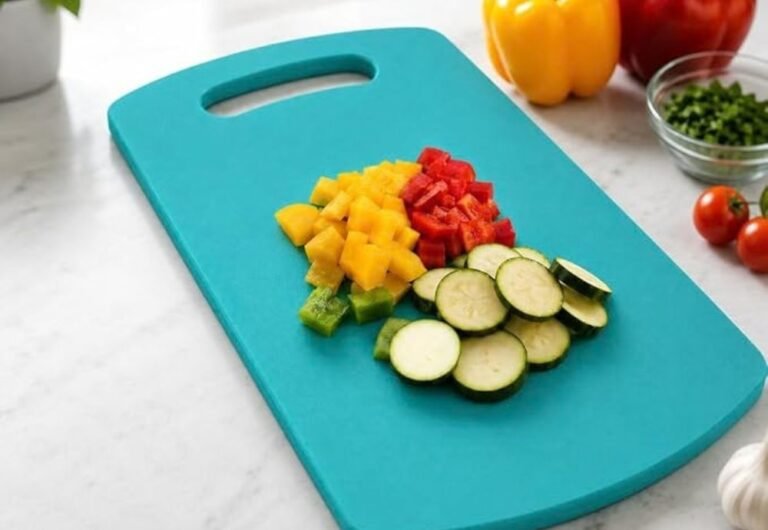 ECOSMOS plastic cutting board