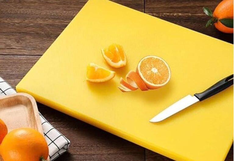 Plastic chopping board