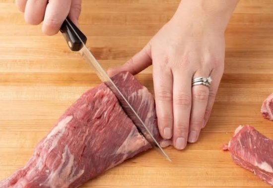 raw meet inm wooden chopping board